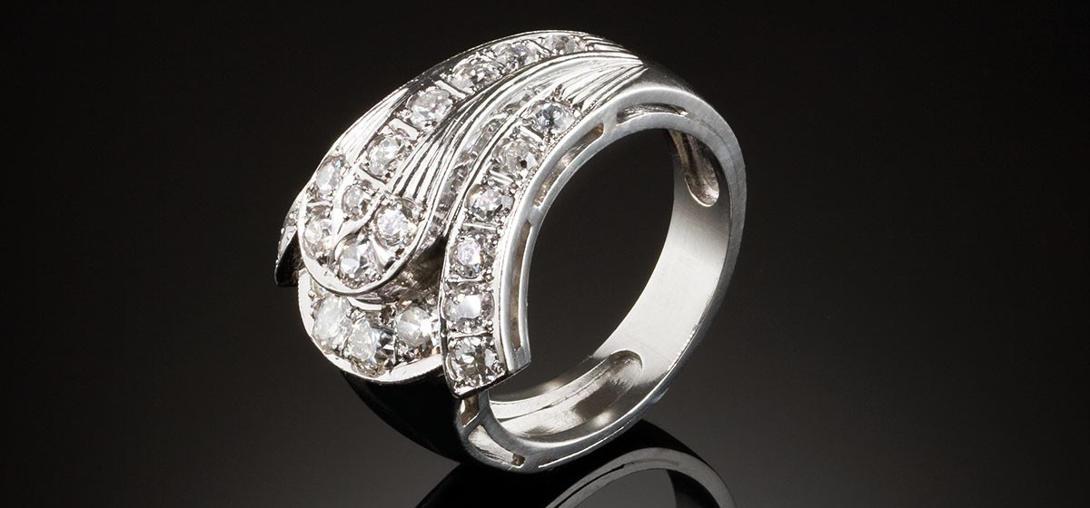 A late Art Deco diamond buckle ring