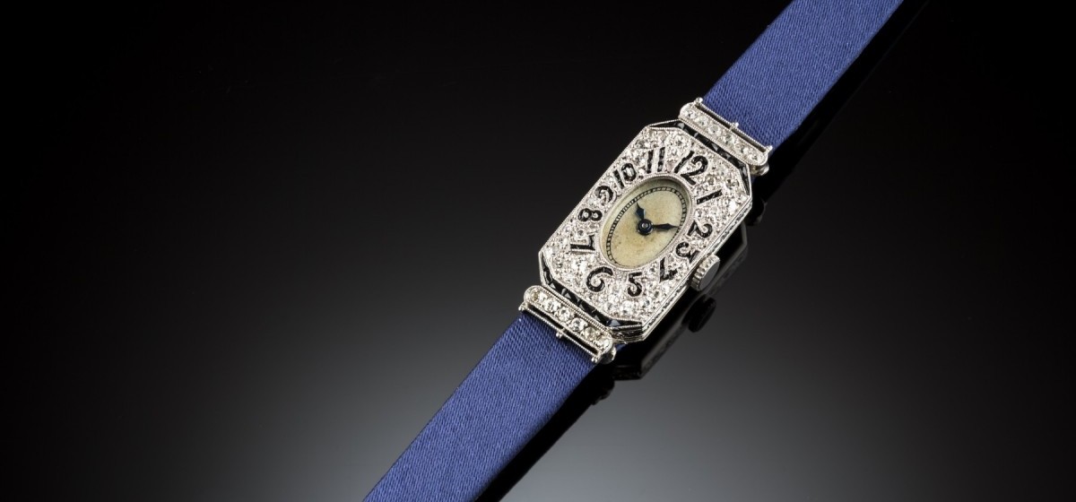 ART DECO DIAMOND SAPPHIRE PLATINUM WATCH