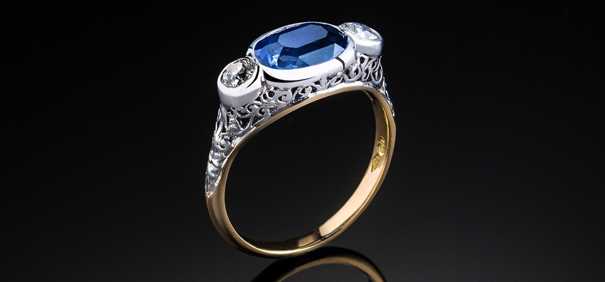  An Early Twentieth Century sapphire and diamond ring in platinum and yellow gold