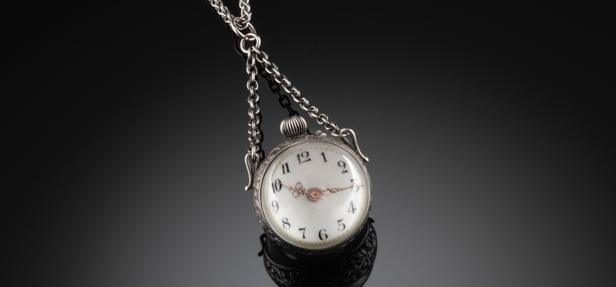 ART NOUVEAU SILVER BALL WATCH ON SILVER CHAIN