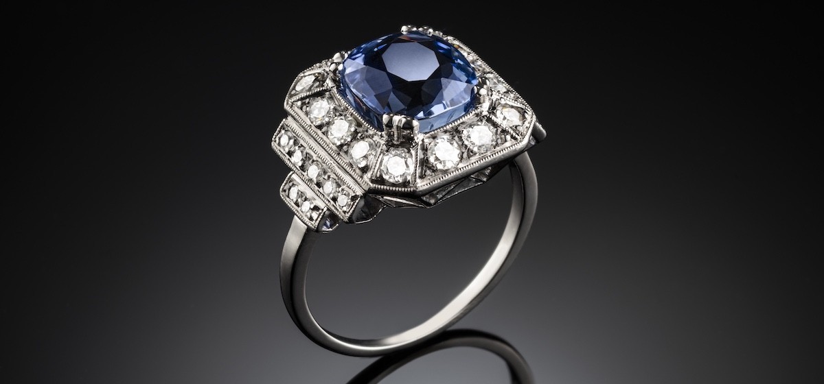 Art deco french large certified sapphire and diamond platinum set ring