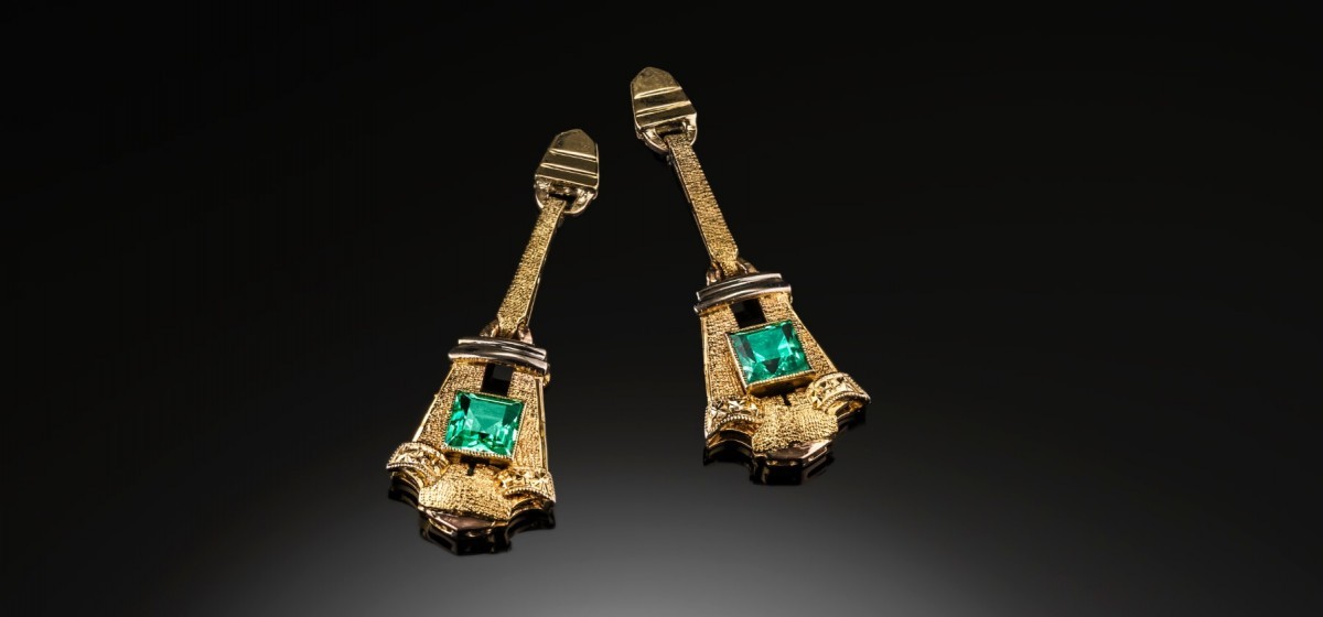 ART DECO EMERALD AND 18CT GOLD DROP EARRINGS