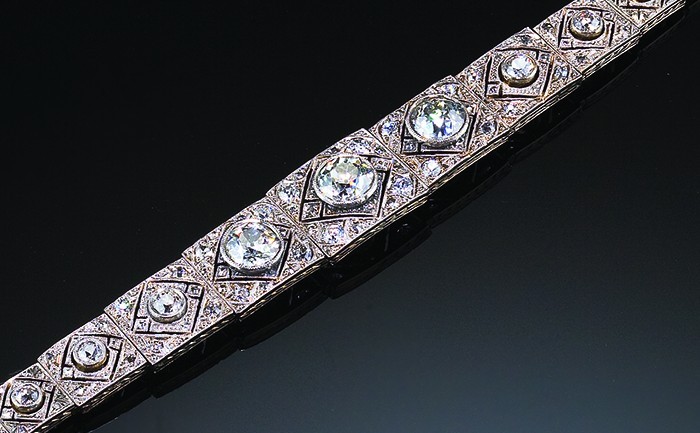 An Art Deco Diamond bracelet, circa 1920s