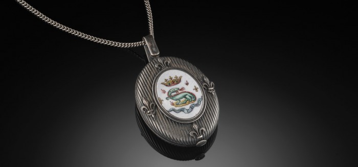 ANTIQUE LOCKET OF ENAMEL AND SILVER