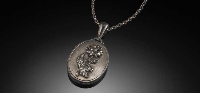 EDWARDIAN STERLING SILVER DAISY LOCKET